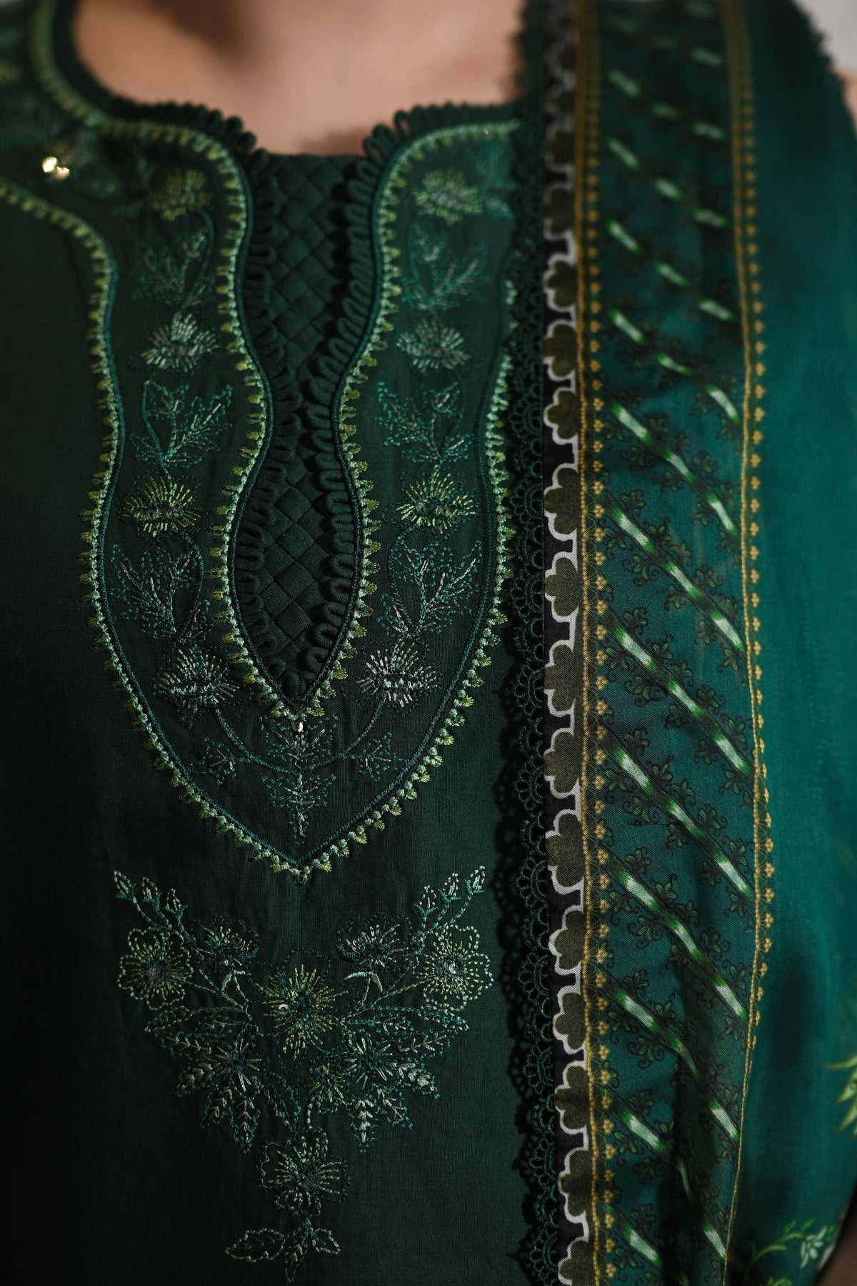 ZAINAB 2: EMERALD LUXURY LAWN EMBROIDERED SET (NEL-25608)