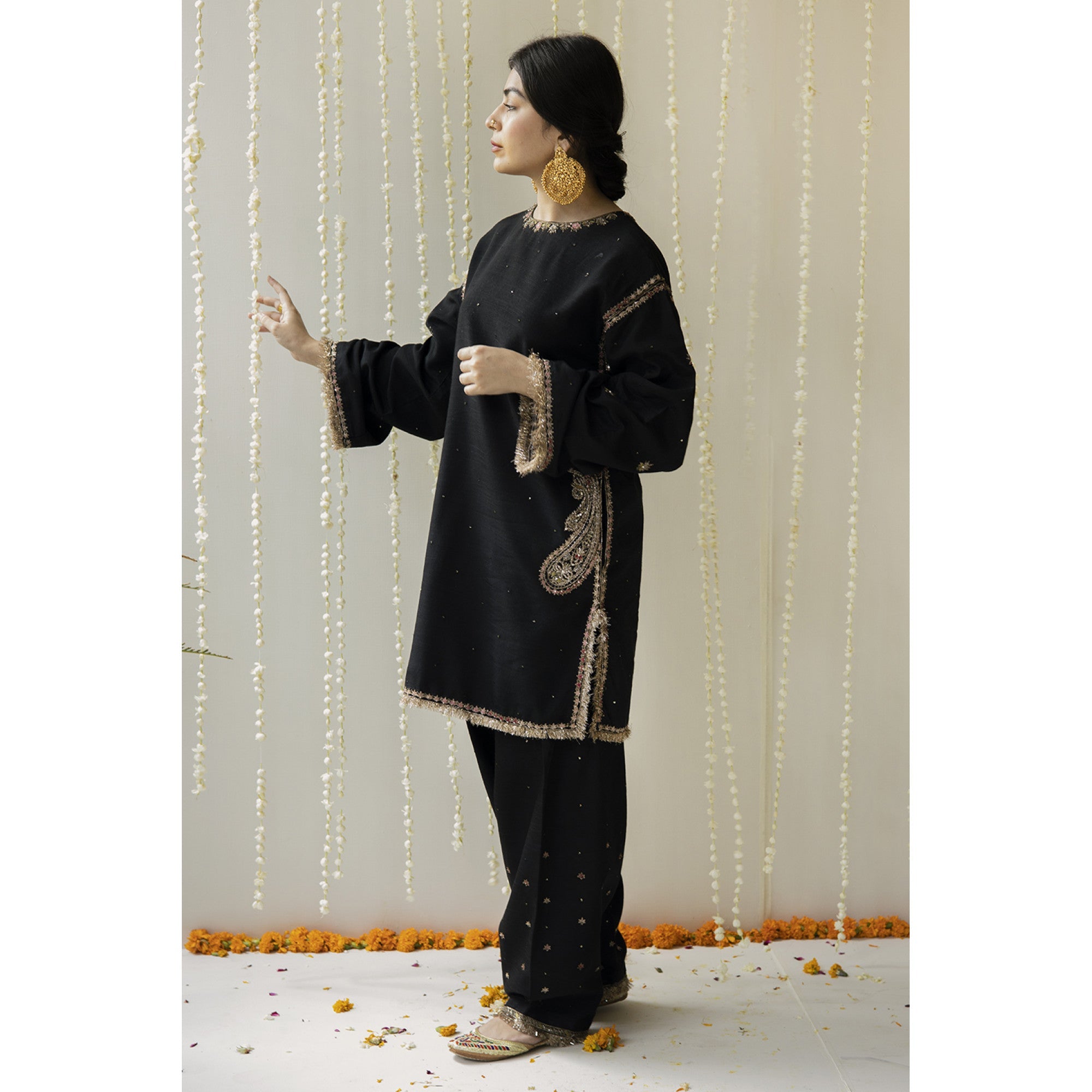 BLACK OUTFIT | ZARI-FORMAL | DYOT