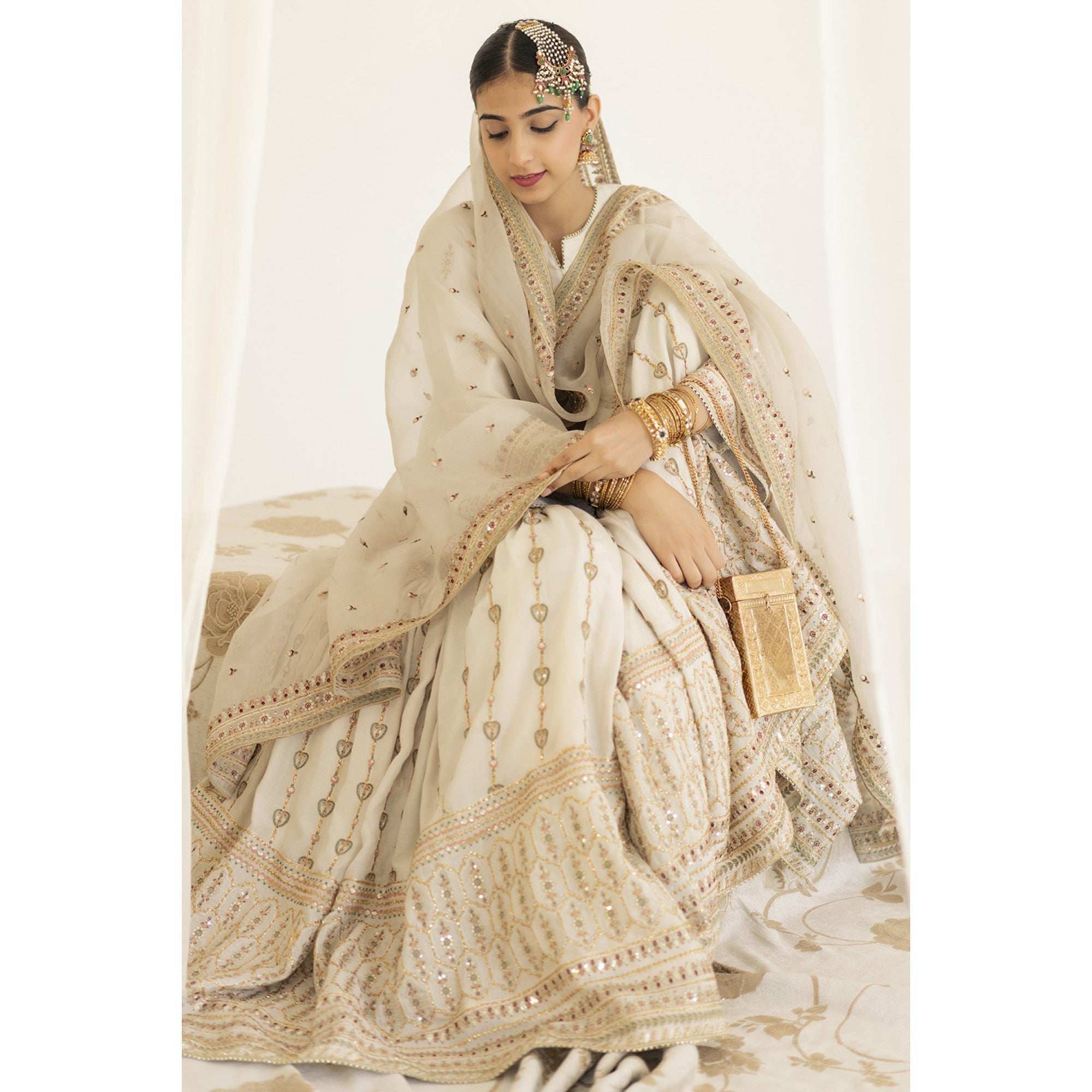 IVORY OUTFIT | NARGIS | DYOT